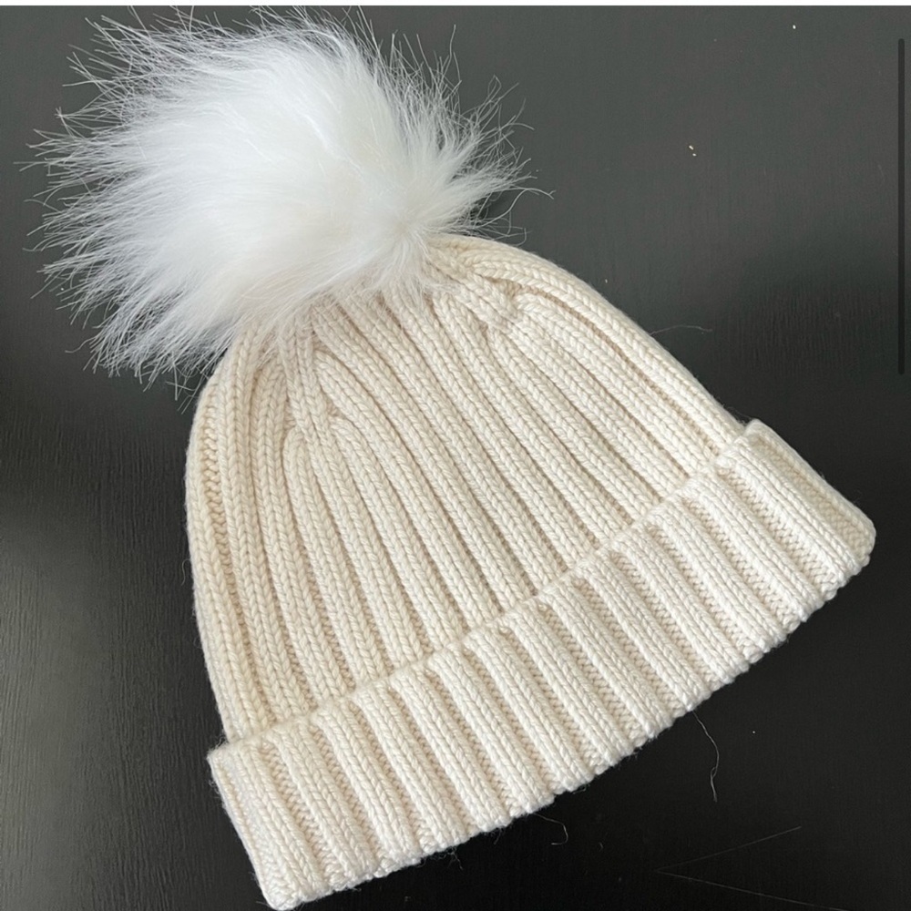New with Tags -J.Crew- Ribbed pom-pom beanie Ivory 🍁❄️❄️ - Picture 4 of 8